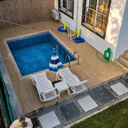 Airport فندق مبيت وإفطار 3*